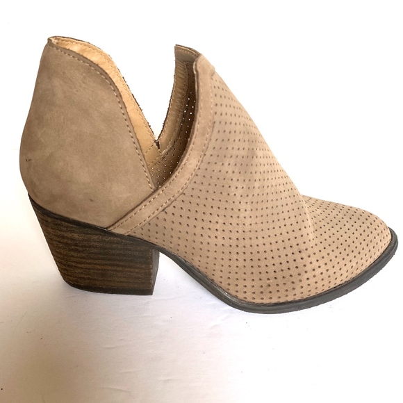Steve Madden Shoes - Steve Madden Amerisa Perforated Ankle Boots - 7